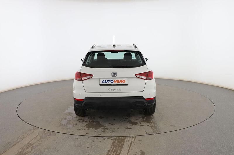 Usado Seat Arona Style 110 CV (80 kW) 2023 Blanco SUV