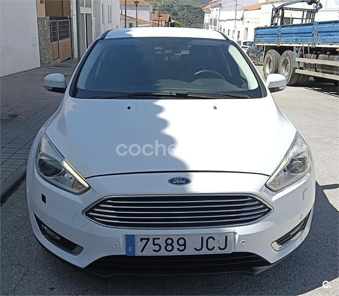 Używany Ford Focus Sport 125 KM (91 kW) 2015 Biały Sedan/Limuzyna