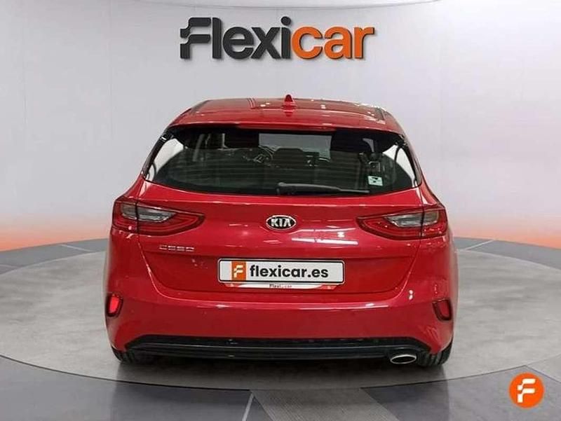 Usado Kia Ceed 120 CV (88 kW) 2021 Rojo Utilitario