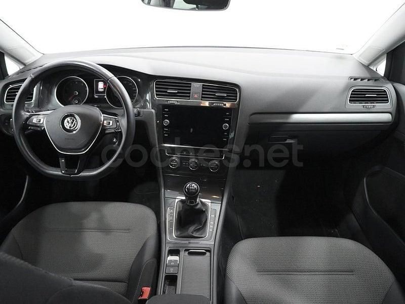 Usado VW Golf VII Advance 131 CV (96 kW) 2019 Gris / plata Berlina