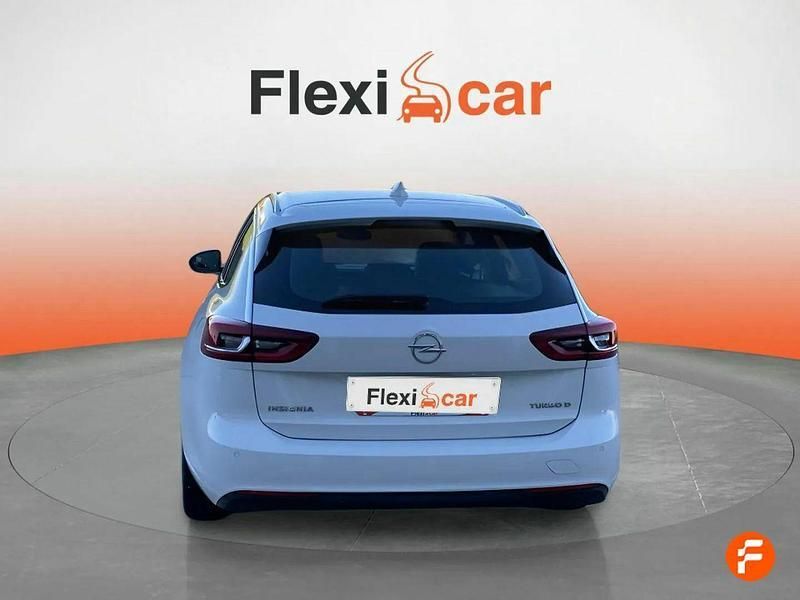 Usado Opel Insignia Business 136 CV (100 kW) 2018 Blanco Familiar