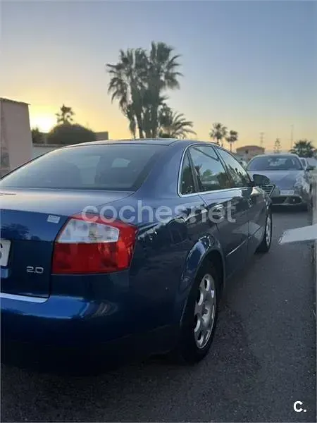 Usado Audi A4 130 CV (95 kW) 2004 Azul Berlina