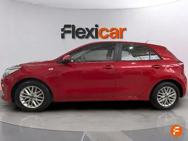 Usado Kia Rio 84 CV (61 kW) 2019 Rojo Berlina