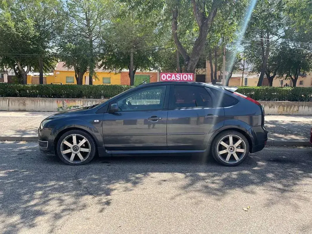 Usado Ford Focus Sport 109 CV (80 kW) 2005 Azul Utilitario