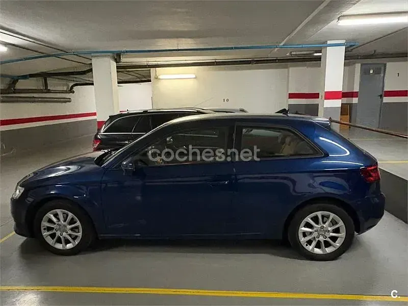Usado Audi A3 Attraction 105 CV (77 kW) 2013 Azul Berlina