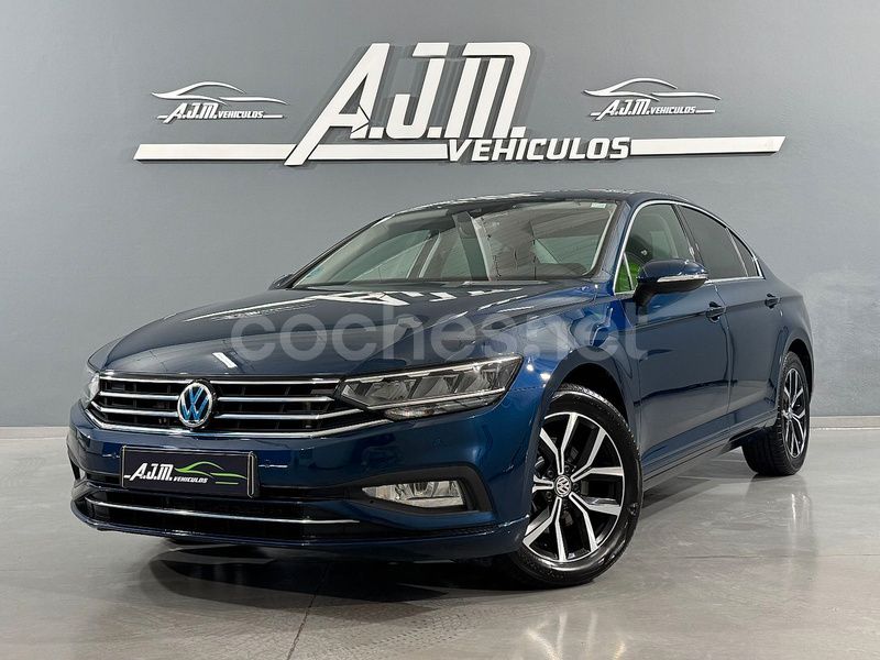 Azul Usado 2020 VW Passat Business Berlina | 19.900 € (Precio justo) - Imagen 1/4