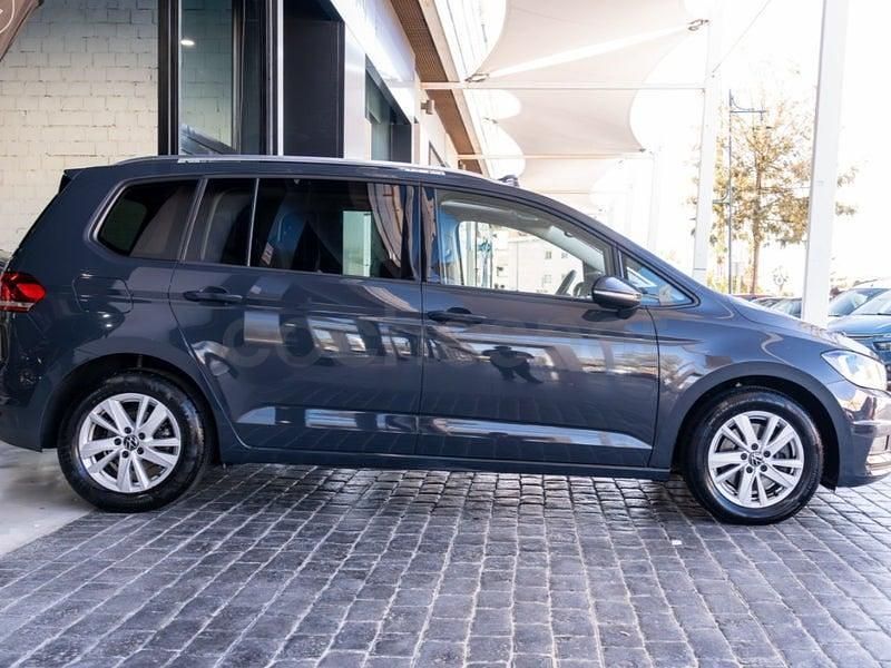 Usado VW Touran Advance 150 CV (110 kW) 2021 Gris / plata Monovolumen