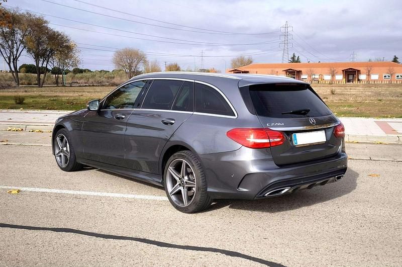 Usado Mercedes C220 170 CV (125 kW) 2018 Gris Berlina