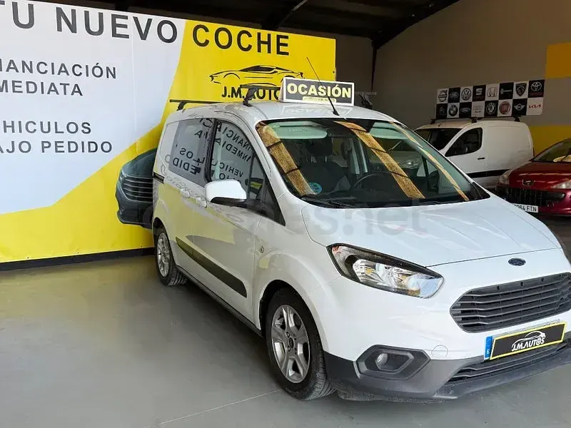 Usado Ford Tourneo Courier Ambiente 75 CV (55 kW) 2020 Blanco Monovolumen
