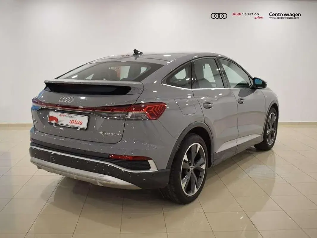 Usado Audi Q4 Sportback e-tron Ambiente 210 kW (286 CV) 2025 Gris SUV