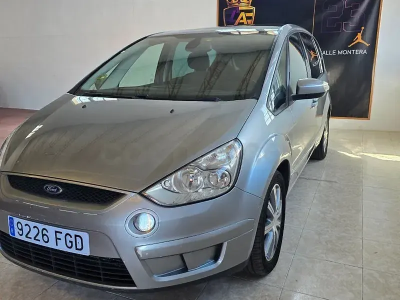 Usado Ford S-MAX Trend 140 CV (102 kW) 2006 Gris / plata Monovolumen