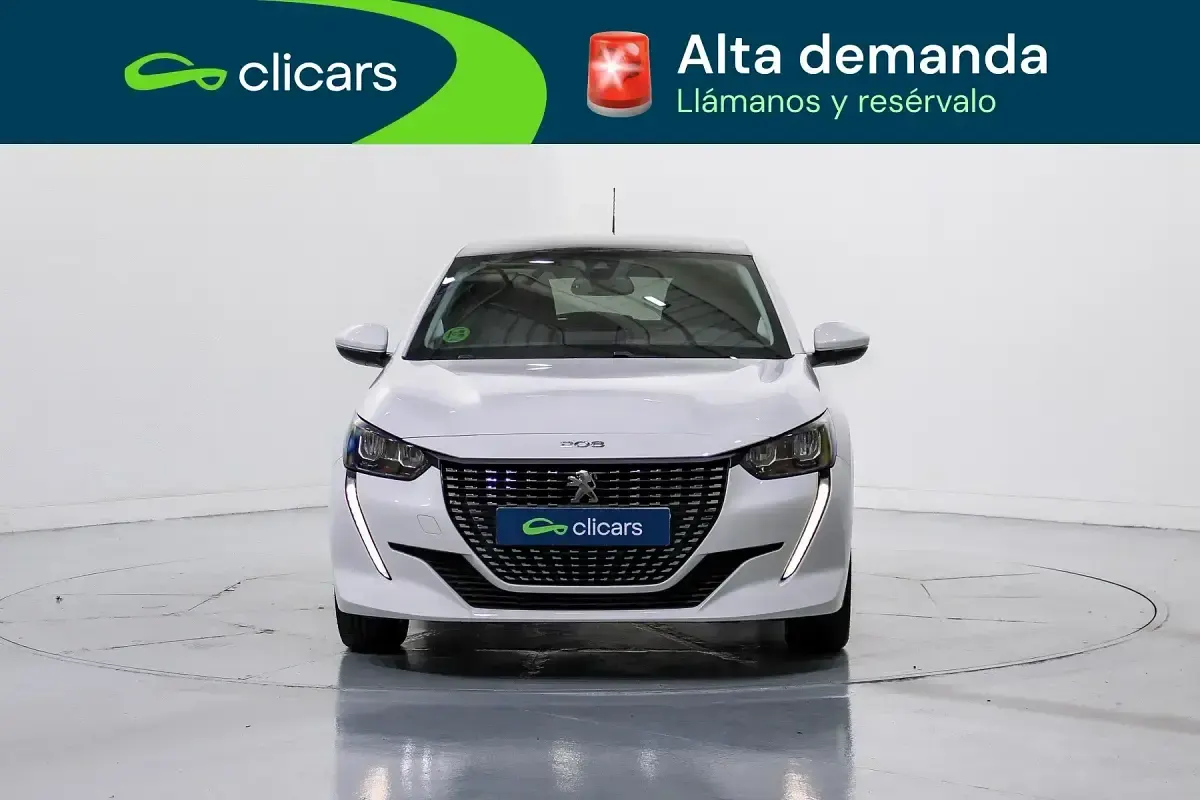 Usado Peugeot 208 Allure 100 CV (73 kW) 2021 Blanco Utilitario