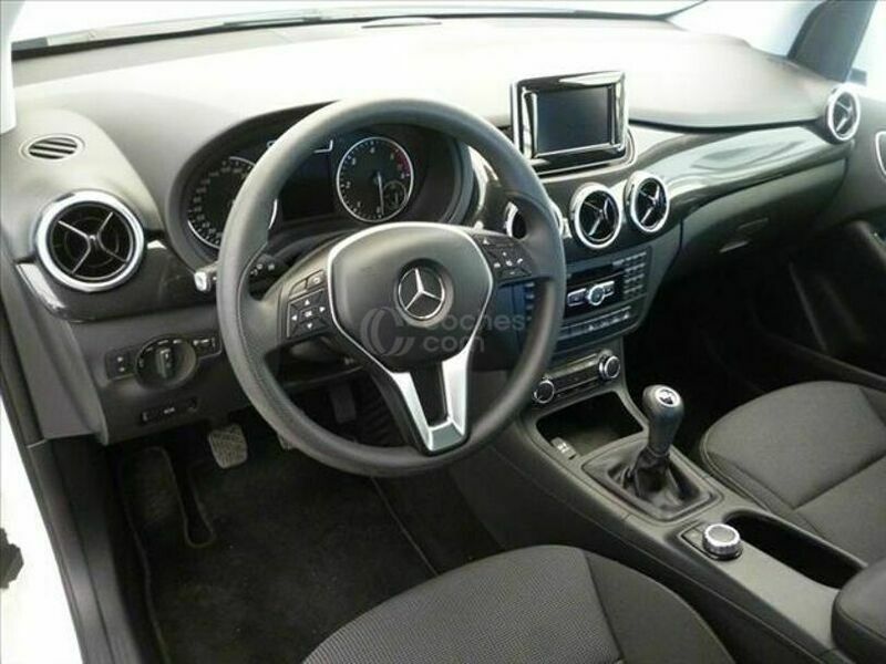 Usado Mercedes B180 109 CV (80 kW) 2014 Blanco Monovolumen