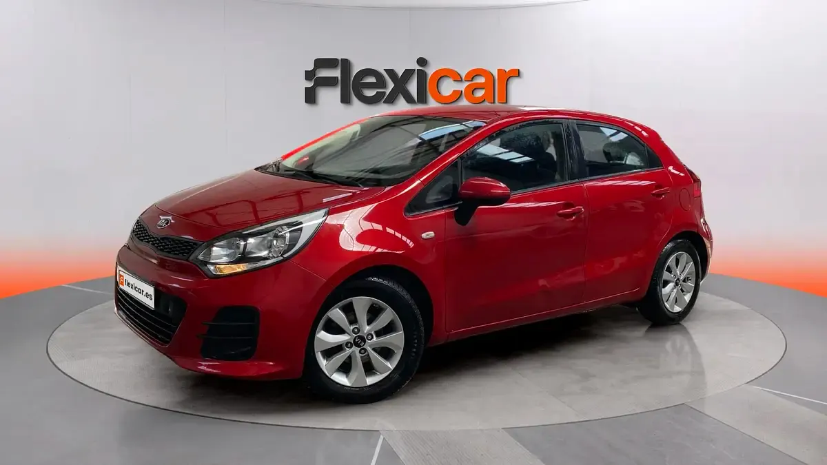 Usado Kia Rio 84 CV (61 kW) 2017 Rojo Berlina