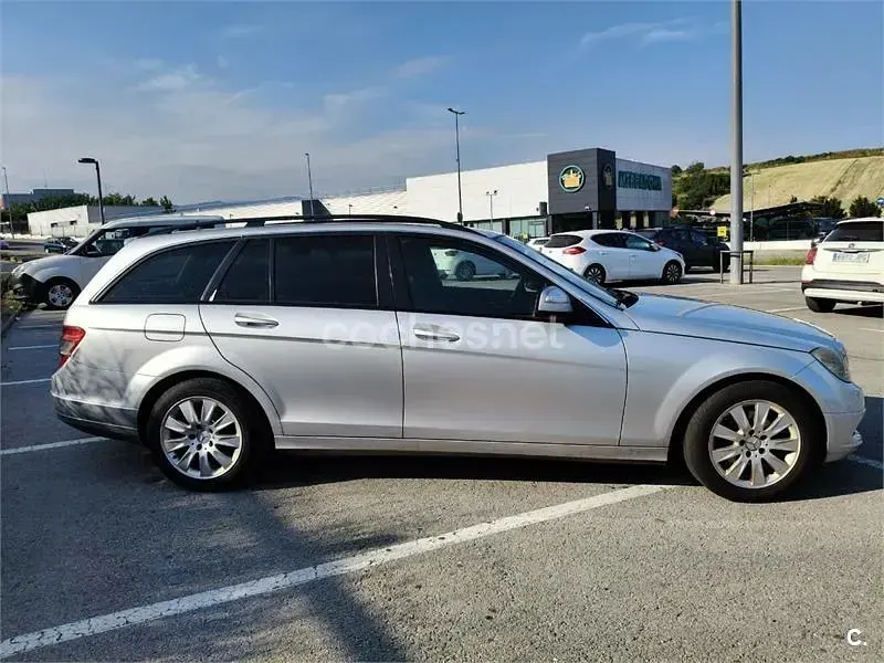 Usado Mercedes C200 Avantgarde 136 CV (100 kW) 2007 Gris / plata Familiar