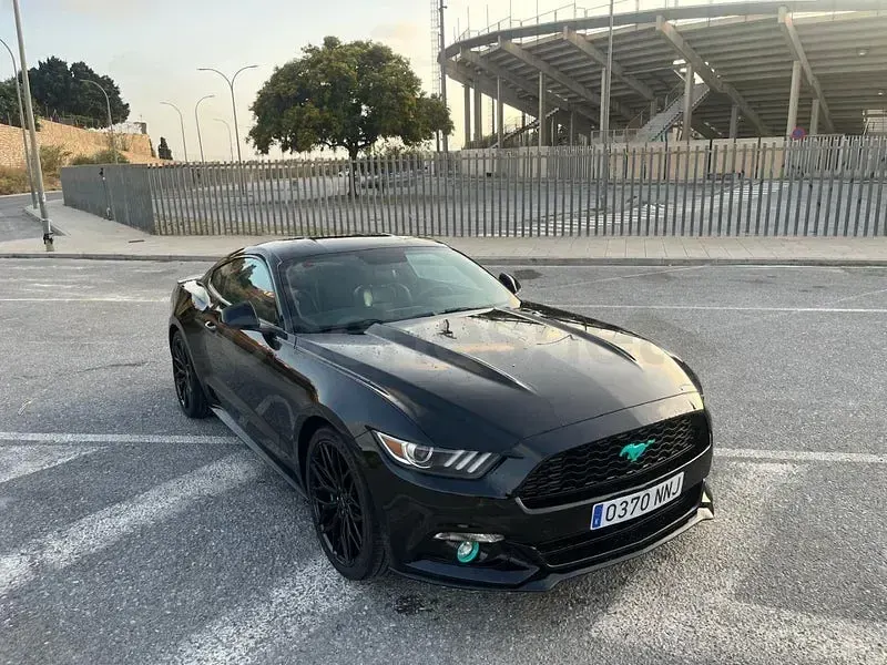 Usado Ford Mustang Fastback 310 CV (228 kW) 2016 Negro Coupe