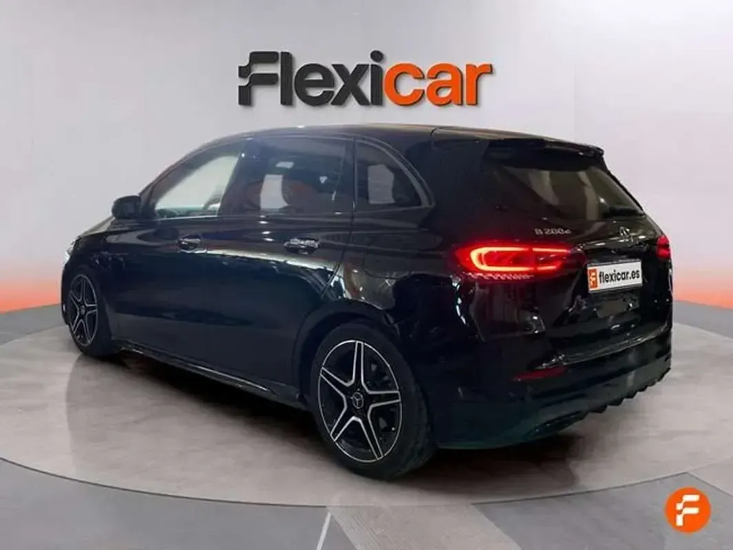 Usado Mercedes B200 150 CV (110 kW) 2021 Negro Utilitario