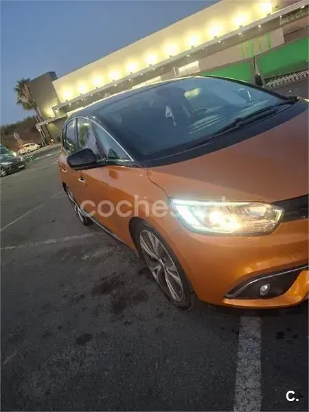Usado Renault Scénic Edition One 110 CV (80 kW) 2017 Naranja Monovolumen