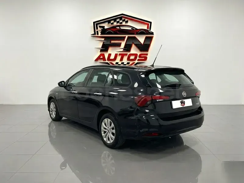 Usado Fiat Tipo Lounge 95 HP (69 kW) 2019 Preto Sedan