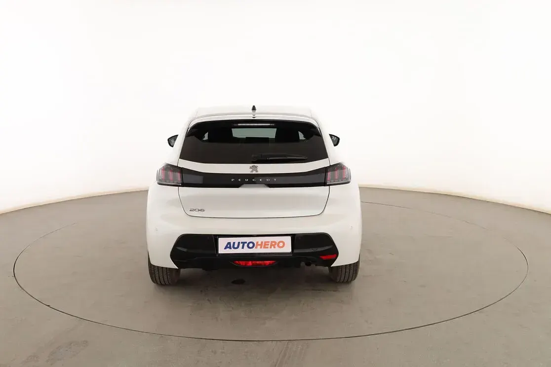 Usado Peugeot 208 Allure 101 CV (74 kW) 2022 Blanco Utilitario