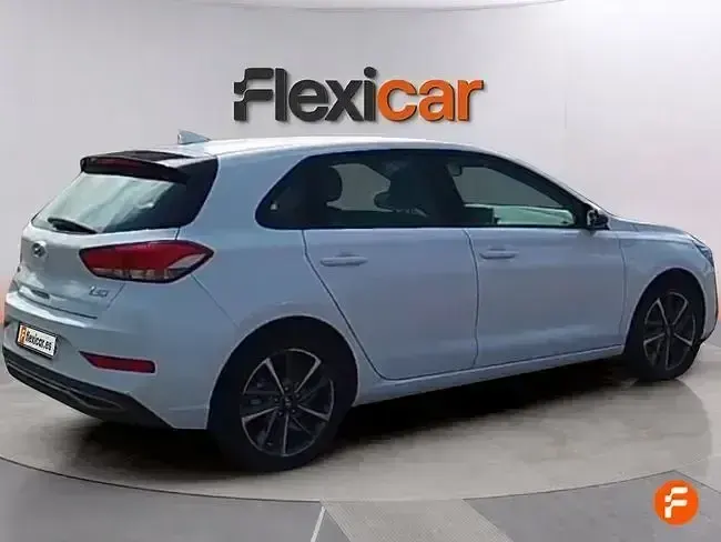 Usado Hyundai i30 120 CV (88 kW) 2021 Blanco