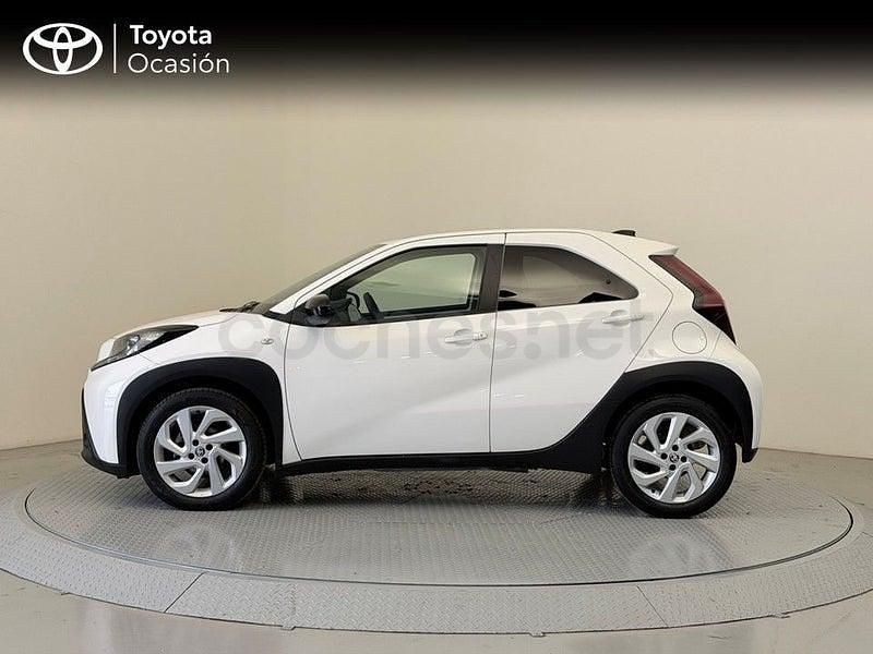 Usado Toyota Aygo X Play 72 CV (52 kW) 2025 Blanco SUV
