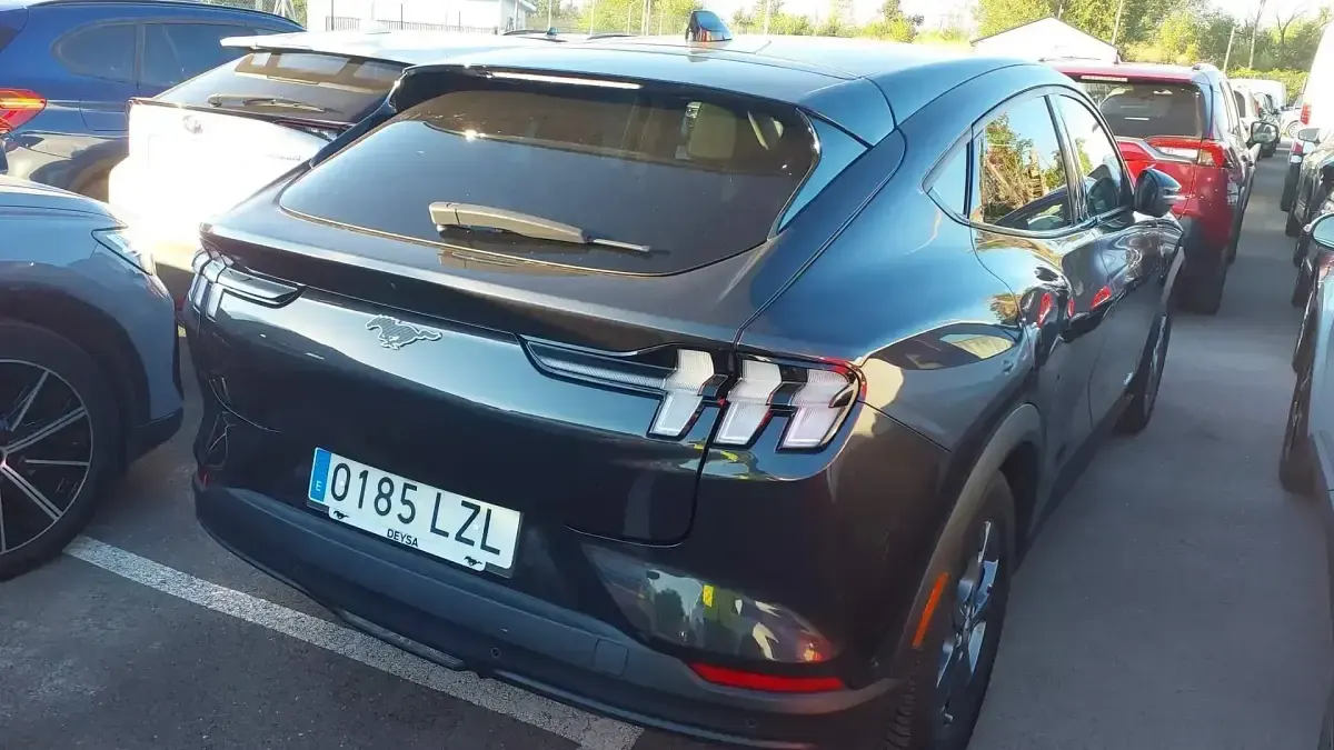 Usado Ford Mustang Mach-E 197 kW (269 CV) 2022 Gris SUV