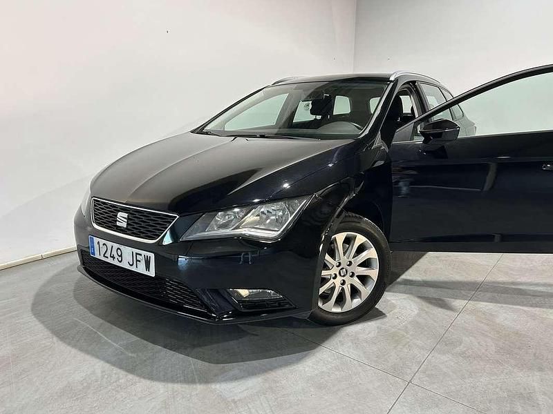 Usado Seat Leon ST Style 150 CV (110 kW) 2015 Negro Familiar