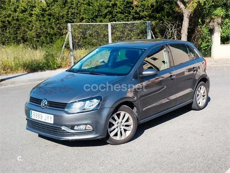 Usado VW Polo Advance 90 CV (66 kW) 2017 Gris / plata Berlina