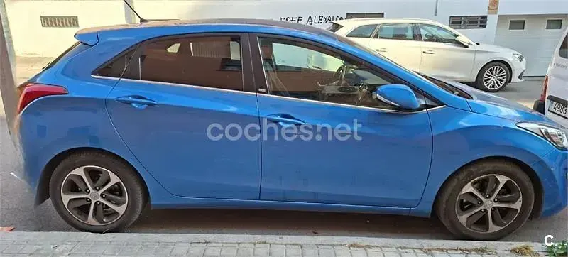 Usado Hyundai i30 GO! 110 CV (80 kW) 2016 Azul Berlina