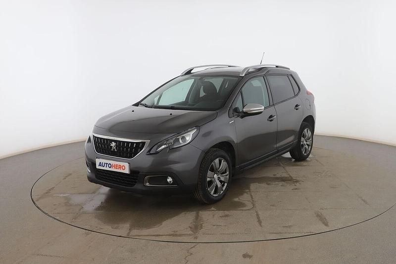 Usado Peugeot 2008 Style 100 CV (73 kW) 2018 Gris SUV