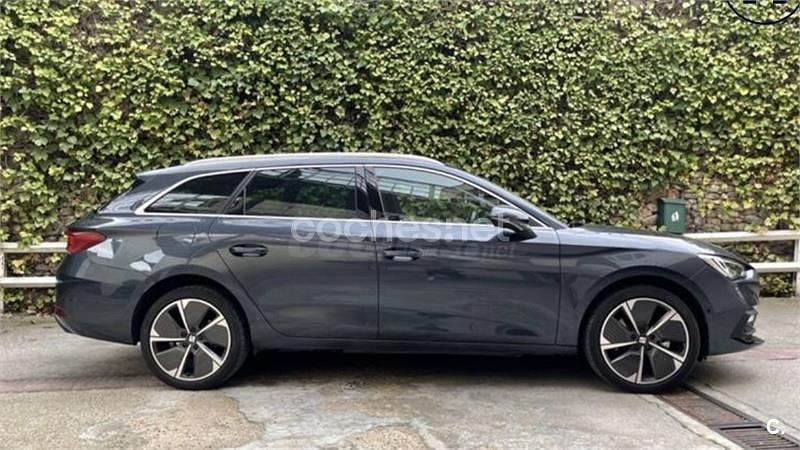 Usado Seat Leon XCELLENCE 204 CV (150 kW) 2021 Gris / plata Familiar