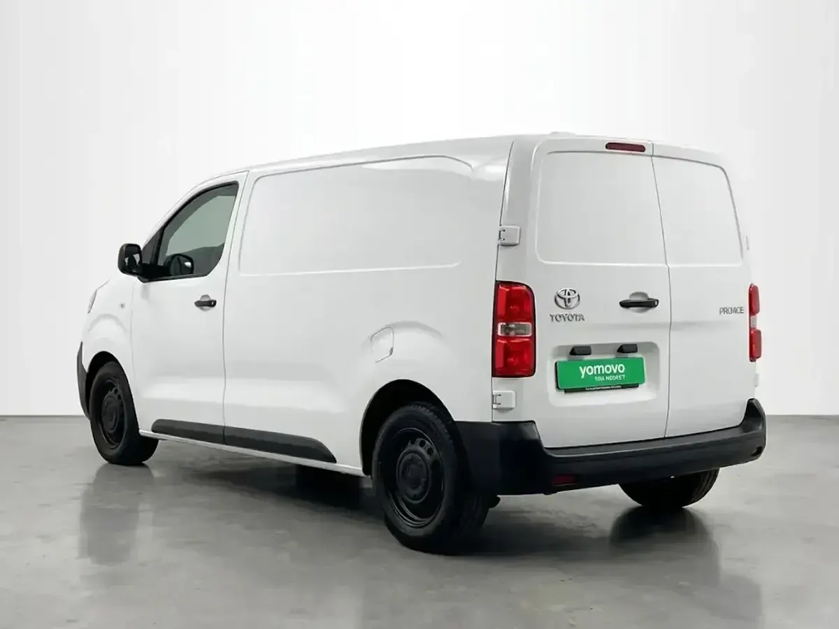 Usado Toyota Proace Plus 121 CV (88 kW) 2023 Blanco Monovolumen