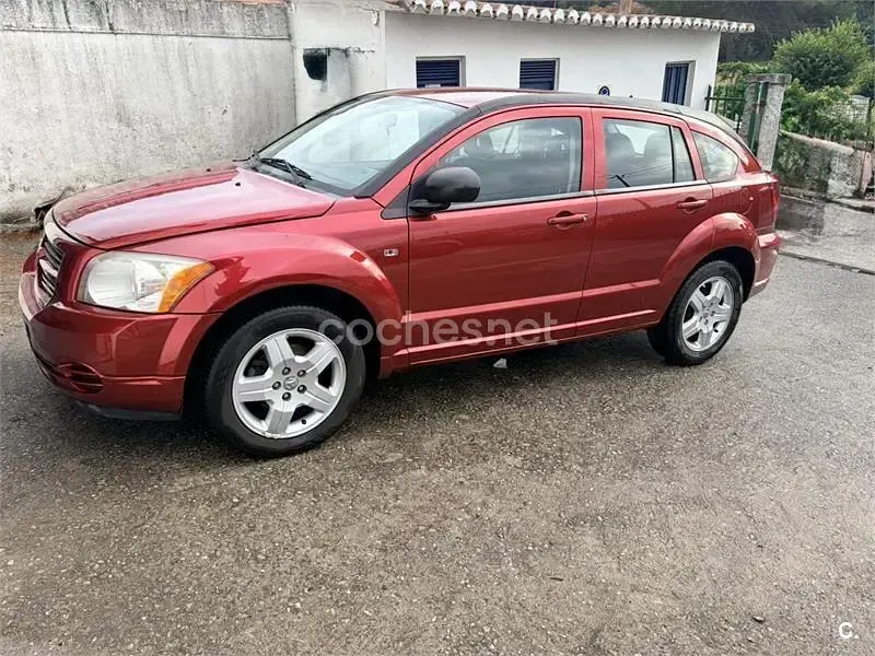 Usado Dodge Caliber SXT 140 CV (102 kW) 2008 Granate Utilitario