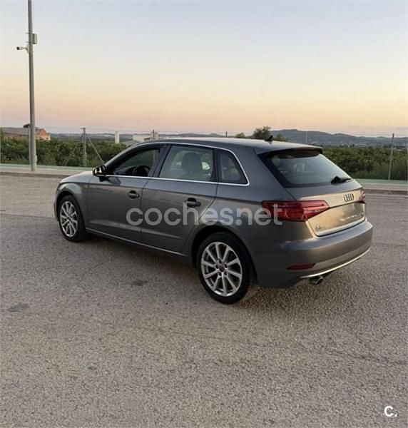 Usado Audi A3 Design 116 CV (85 kW) 2018 Gris / plata Berlina