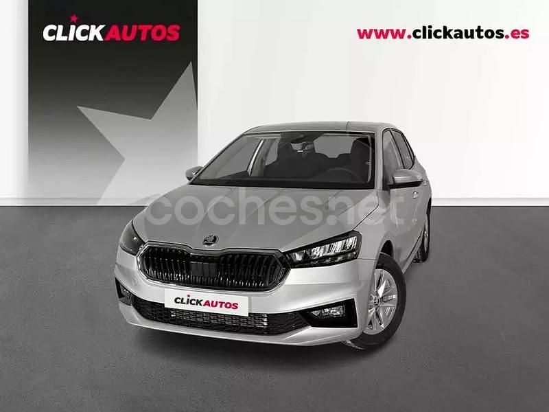 Gris / plata Usado 2025 Skoda Fabia Selection Berlina | 19.850 € (Buen precio) - Imagen 1/4