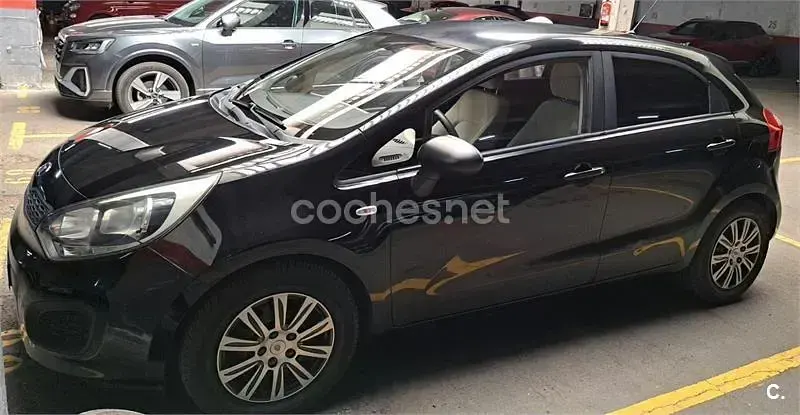 Usado Kia Rio 85 CV (62 kW) 2013 Negro Berlina