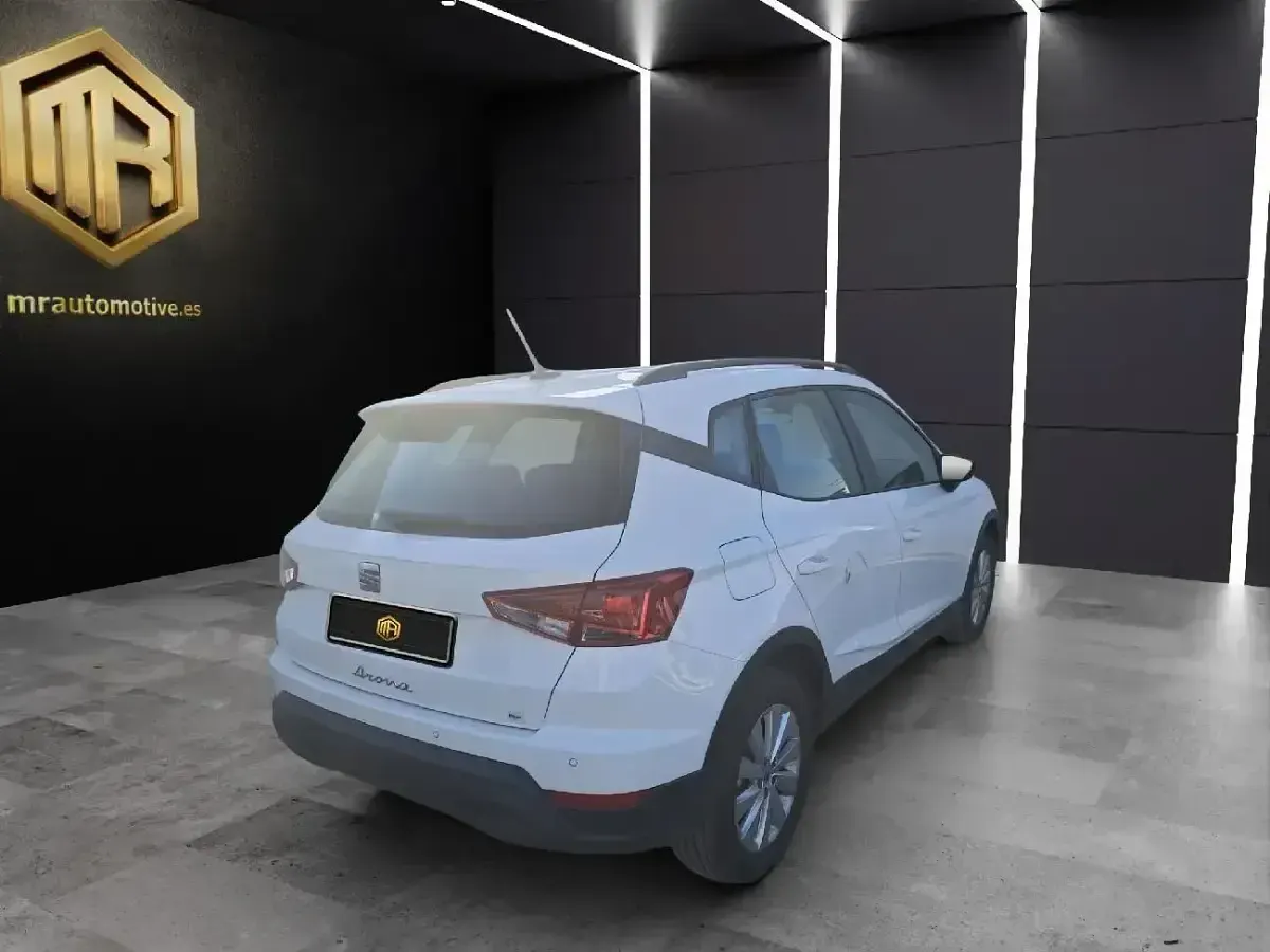 Usado Seat Arona Style Plus 110 CV (80 kW) 2022 Blanco SUV