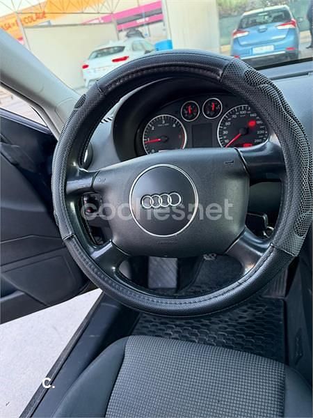 Usado Audi A3 Attraction 140 CV (102 kW) 2004 Azul Utilitario