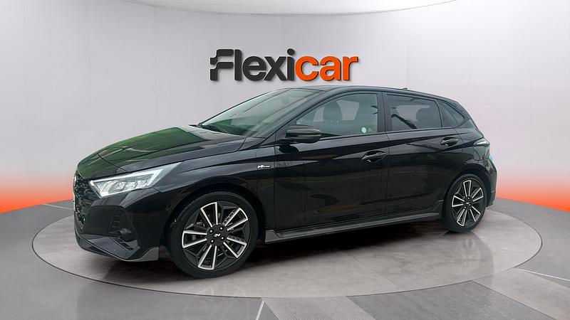 Usado Hyundai i20 101 CV (74 kW) 2022 Negro Utilitario