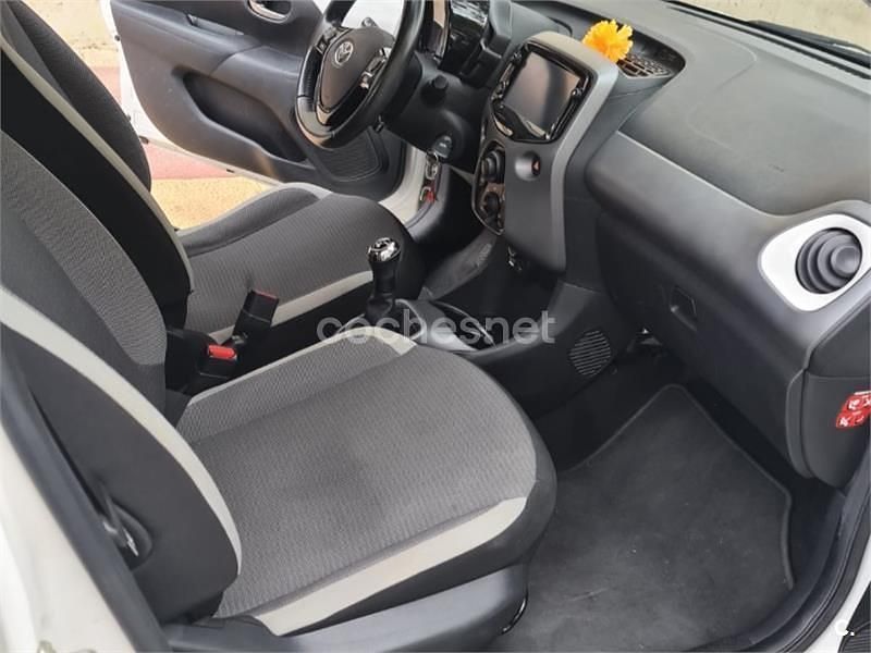 Usado Toyota Aygo X-cite 72 CV (52 kW) 2021 Blanco Utilitario