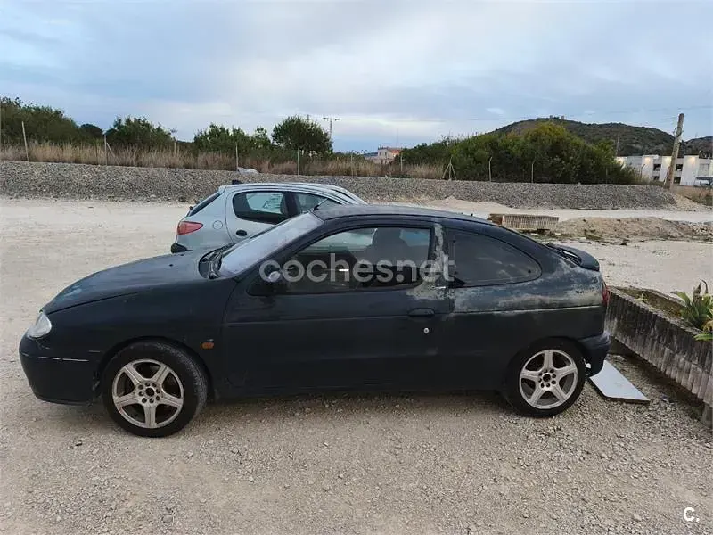 Usado Renault Mégane Coupé Dynamique 95 CV (69 kW) 2002 Verde Coupe