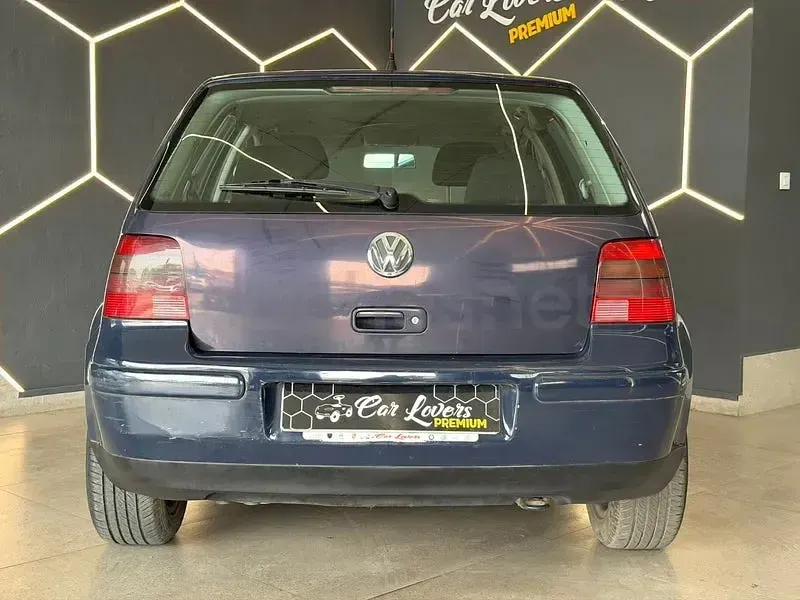 Usado VW Golf IV 110 CV (80 kW) 2001 Azul Berlina