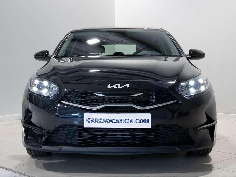 Używany Kia Ceed 101 KM (74 kW) 2025 Czarny Hatchback