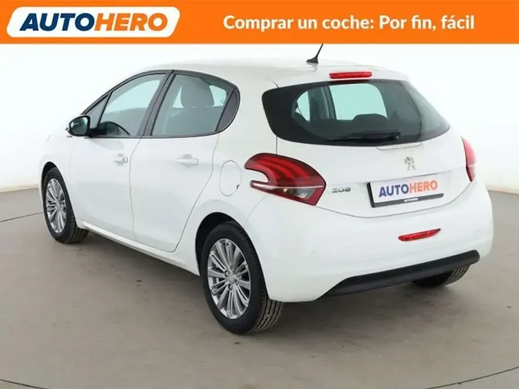 Usado Peugeot 208 Signature Sky 83 CV (61 kW) 2018 Blanco Utilitario