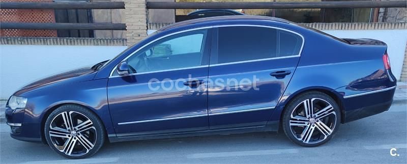 Usado VW Passat Highline 200 CV (147 kW) 2009 Azul Berlina