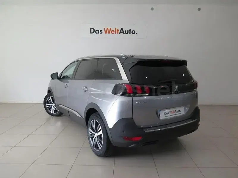 Käytetty Peugeot 5008 Allure 130 HP (95 kW) 2023 Harmaa Katumaasturi