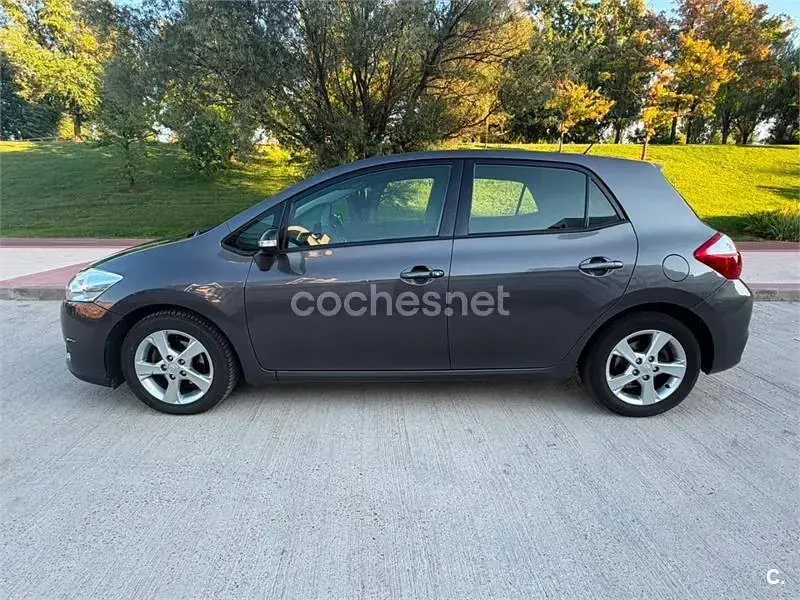 Usado Toyota Auris Active 132 CV (97 kW) 2010 Gris / plata Utilitario