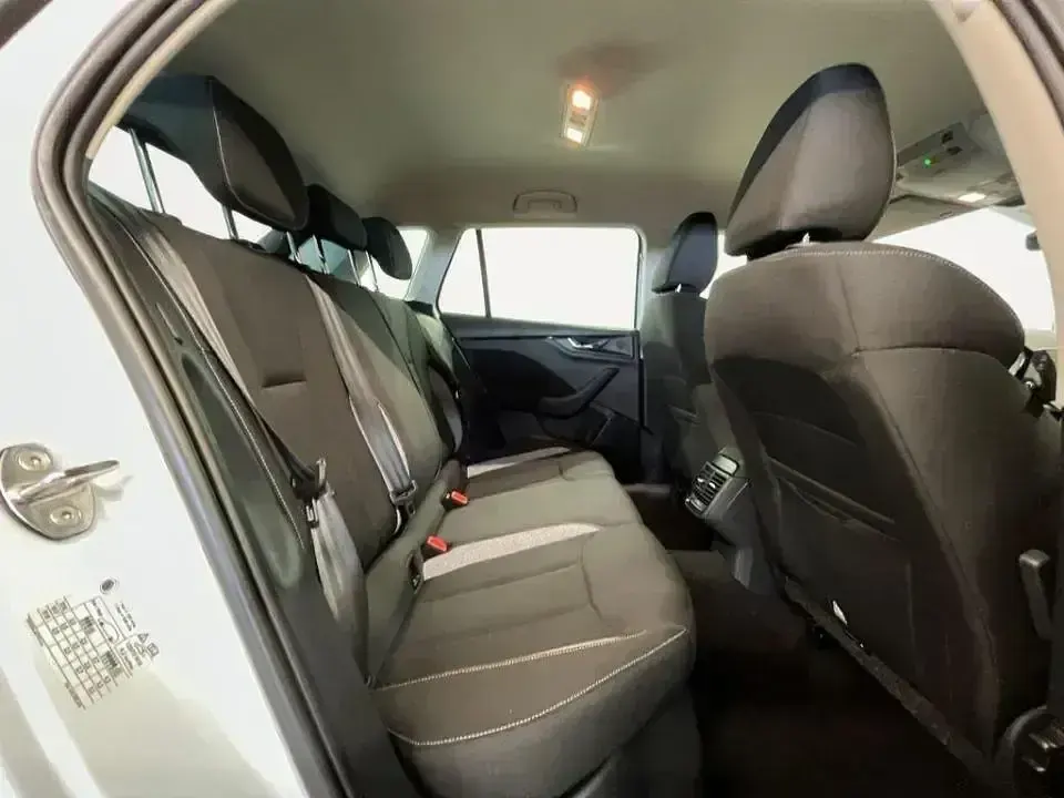 Usado Skoda Kamiq Selection 116 CV (85 kW) 2025 Blanco SUV
