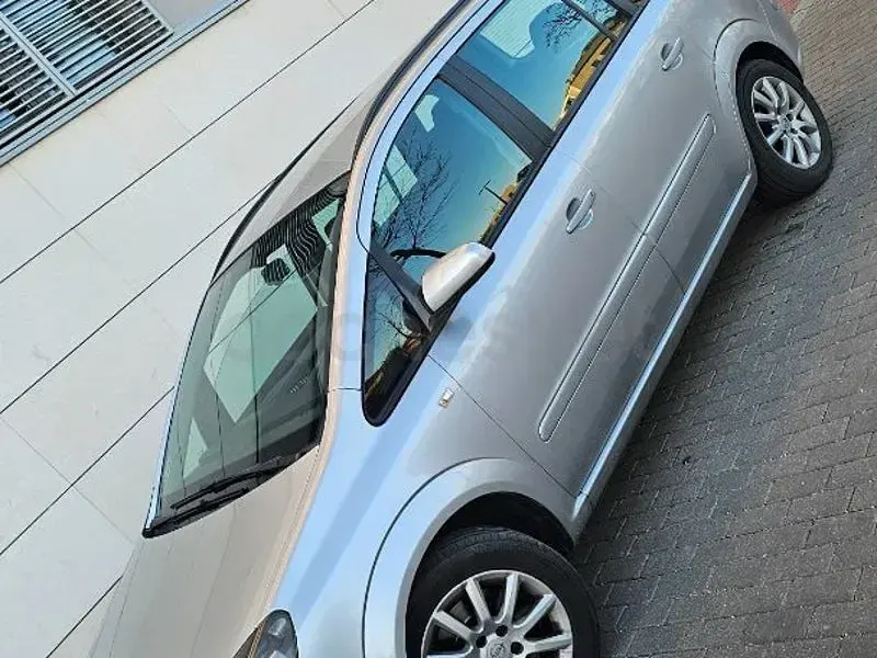 Usado Opel Zafira Enjoy 120 CV (88 kW) 2008 Gris / plata Monovolumen